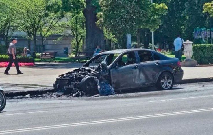 Автомобил горя в центъра на София