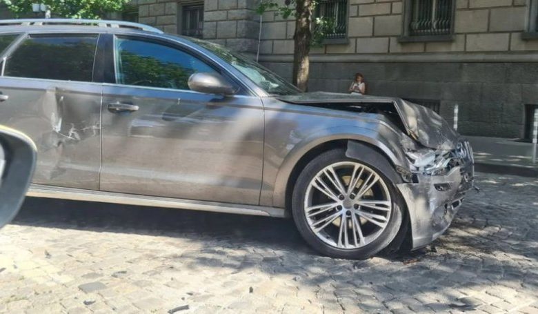 Катастрофа блокира движението по бул. "Дондуков" в София