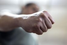 Мъж изби 3 зъба при скандал с ученик на плажа в Китен