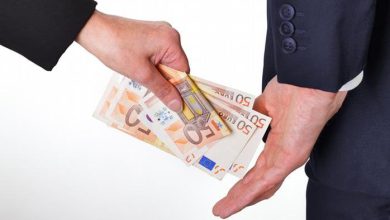 НАП отстрани двамата клетници, взели 300 евро подкуп от магазин