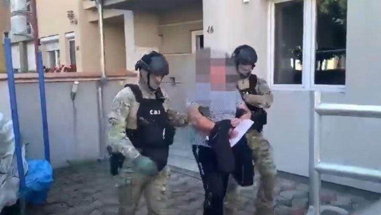 Разбиха на голям канал за мигранти
