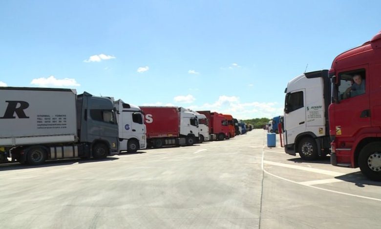 След скандал и заплахи с щанга: Румънски тираджия опита да прегази гранични полицаи в Русе