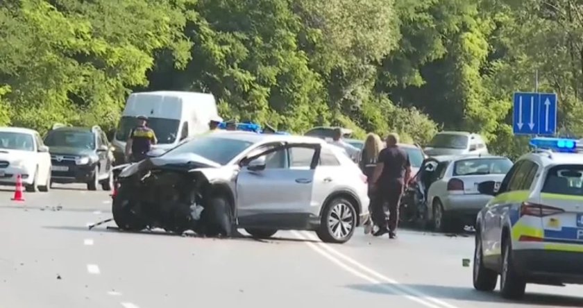 Задържаха 41-годишен шофьор за катастрофата с жертва на пътя София - Перник