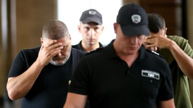 Бащата и синът, пласирали психотропни лекарства, остават в ареста