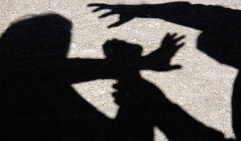 Брутален побой над дете в София: Тийнейджъри нападнали момче на стадион във &bdquo;Филиповци"