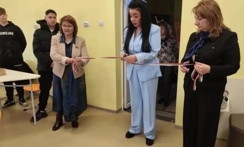 Директорка точи училище в Пловдив, щракнаха й белезници пред децата