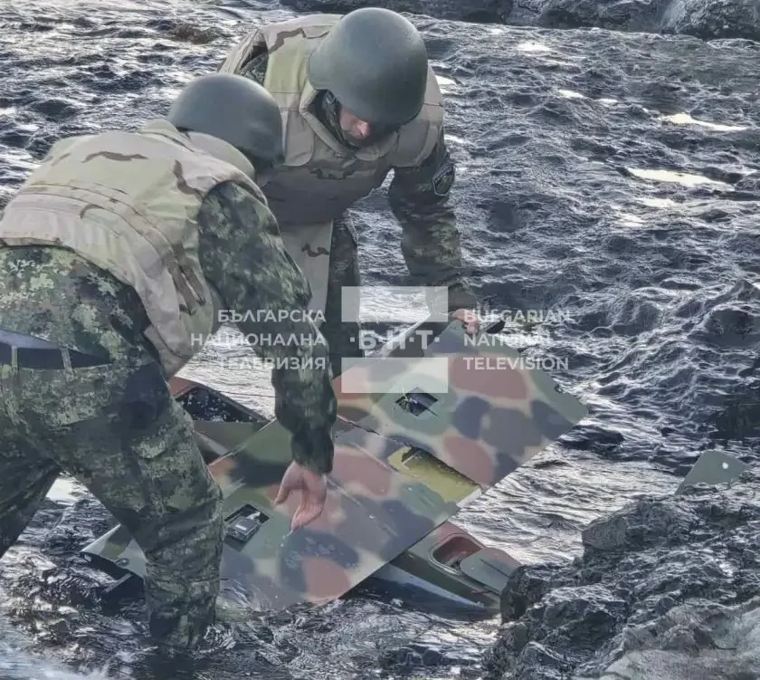 Ето падналия дрон в морето край Царево (СНИМКИ)