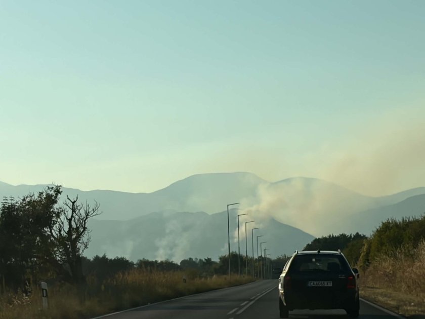 Голям пожар избухна между Розино и Кърнаре