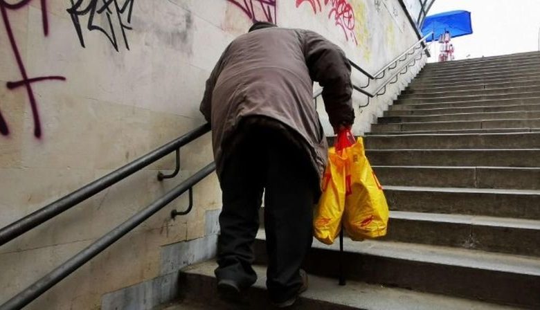 Хванаха млад мъж, откраднал 200 евро от възрастен човек