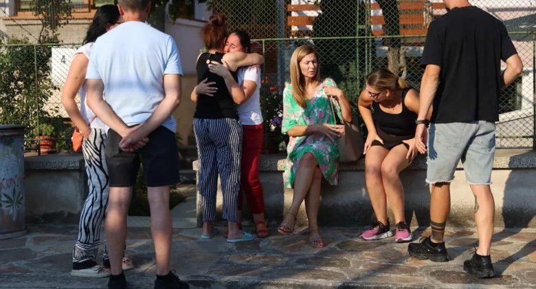 "Убиха един ангел": близки на Георги Кузев се събраха пред дома му