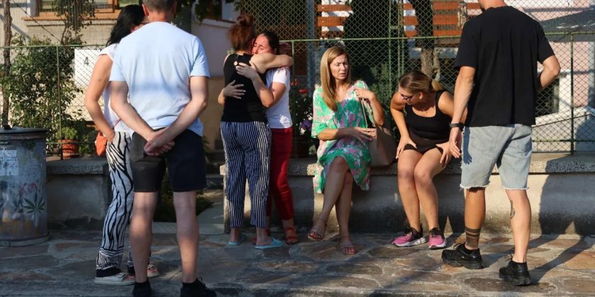 "Убиха един ангел": близки на Георги Кузев се събраха пред дома му