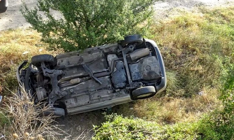 Шофьор с над 2 промила алкохол се преобърна в дере в Кърджалийско