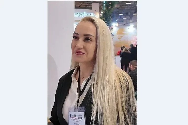 Запалиха джипа на човек на Радев